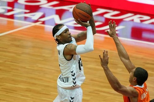 NBA球星赫尔特近期在赛事中的外线防守表现