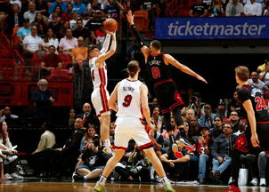 NBA赛事公牛泰勒·希罗和邓恩的挡拆效果
