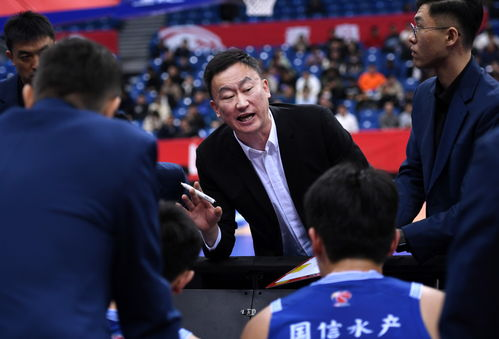 CBA青岛国信水产战术的灵活性与NBA智慧之师的应变能力