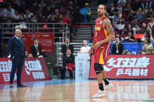 一、密集防守与策略调整