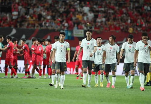 球员比赛中口香糖意外粘在球衣上的尴尬时刻