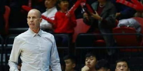 一、垂直社区定位与内容生产模式