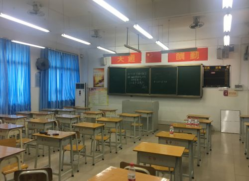 旧教室灯光初现