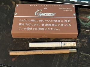 卡比龙总裁香烟的历史与文化意义卡比龙
日本卡比龙总裁香烟的历史可以追溯到上个世纪，由产于日本的卡比龙集团生产。这种香烟以其独特的烟草混合配方和优雅的包装设计而闻名，不仅捕获了消费者的味蕾，更成为了一种展示个人品味和社会地位的标志。在日本社会中，卡比龙总裁香烟往往被视为礼物在商务和社交场合中进行交换，体现了其深厚的文化意义。

卡比龙总裁香烟的特有风味及其制作工艺