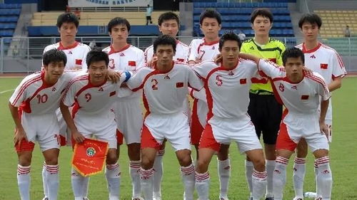 国足首发阵容的构成