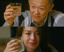 《25岁的女高中生》：重返青春的荒诞与