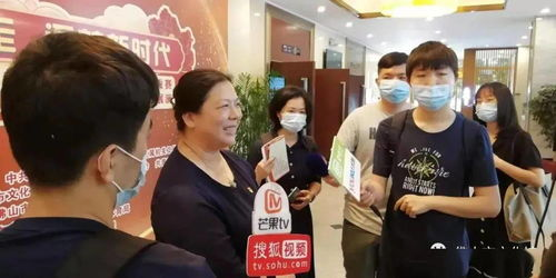 《龙兄虎弟》：成龙与谭咏麟的冒险喜剧为何成为经典？