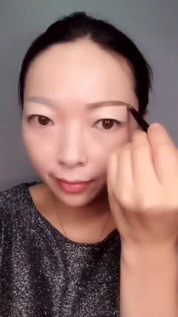 丑妻逆袭，颜值惊艳全球