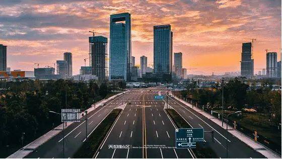 一个人的城市：孤独还是自由的终极选择？