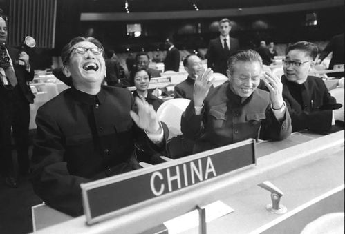 《九品芝麻官》：周星驰的荒诞官场喜剧，为何至今仍让人捧腹？