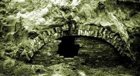 《墓王之王：悬棺寺》：盗墓江湖的终极对决还是信仰的救赎？
