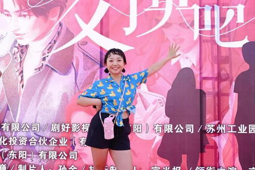 《一路繁花2025》：繁华都市中的温情救赎，还是浮华背后的空虚？