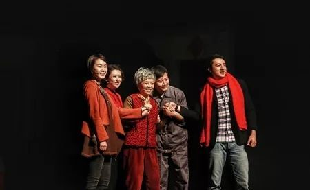 《和气生财》：一部笑中带泪的港式温情