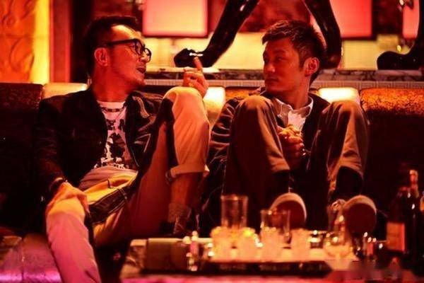 《飞虎除三害之无双大反派》：港式警匪片的巅