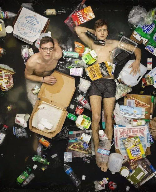 《亡命直播》：当网红变成猎物，谁才是真正的