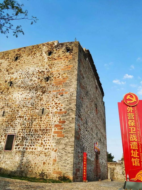 《继承一座土地庙》：荒诞喜剧背后的人性救赎