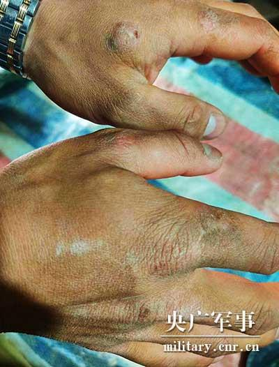 《战俘拳王》：当铁笼成为战场，尊严如何绝地