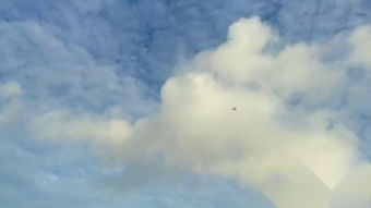《荒野的寿飞行队外传 天空的春风飞行队》：蓝