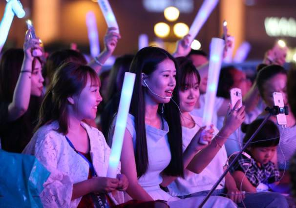 第62届格莱美奖颁奖典礼：音乐界的巅峰之夜，谁