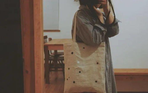 《请和这个没用的我谈恋爱》：废柴女主的逆袭