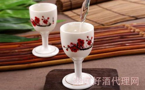《王牌酒保神之酒杯》：调酒师的灵魂之战还是