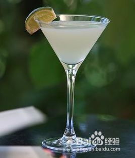 《腐男子调酒师的嗜好》：当酒精遇上BL，这部深夜剧为何让人