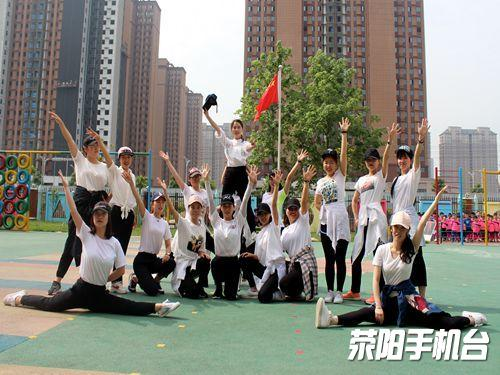 《屋顶足球[预告片]》：一场关于梦想与热血的青春狂欢？