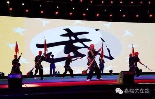 当报幕本撕碎时，舞台裂开天堂的缺口