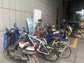 当58岁保洁阿姨穿上朋克夹克，整个电影院哭了