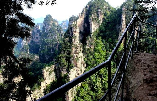 湖南旅游精华,探索美丽湘韵-湖南旅游景点及美食攻略