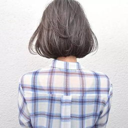一、深灰色头发的流行趋势